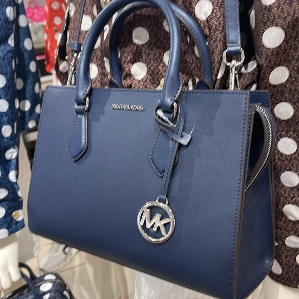 Michael Kors Sheila Medium Center Zip Satchel Crossbody Bag
Navy 
NWT - Picture 16 of 16